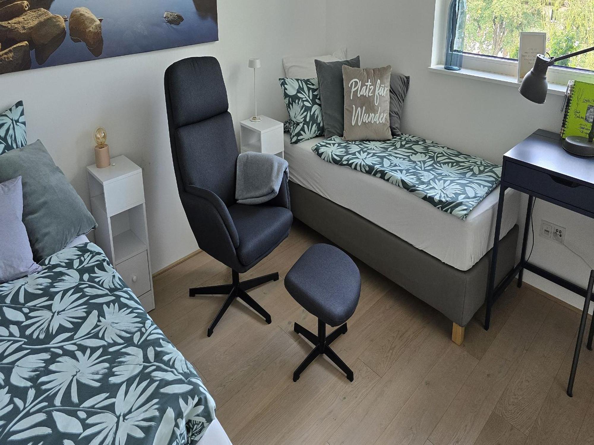 Stadtnahes Gaestezimmer Im Penthouse Bei Esi Tübingen Buitenkant foto
